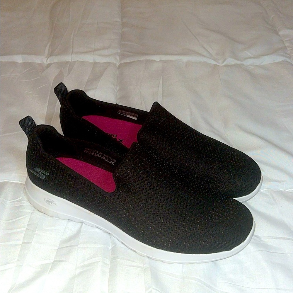 Black slip on sketchers, Women's size 8 1/2